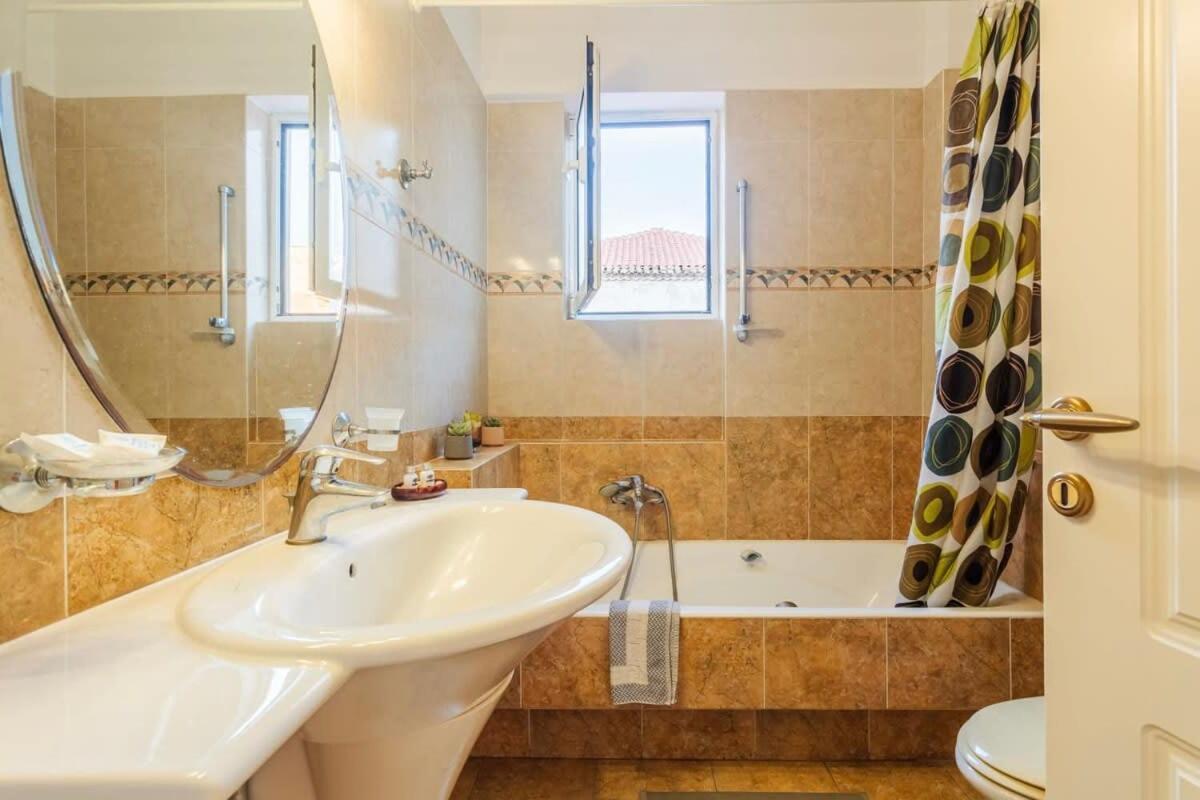 Spacious Urban Haven-Family Home, Perfect Location Kalamata Extérieur photo