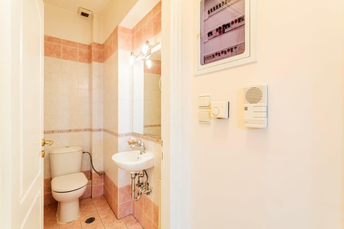 Spacious Urban Haven-Family Home, Perfect Location Kalamata Extérieur photo