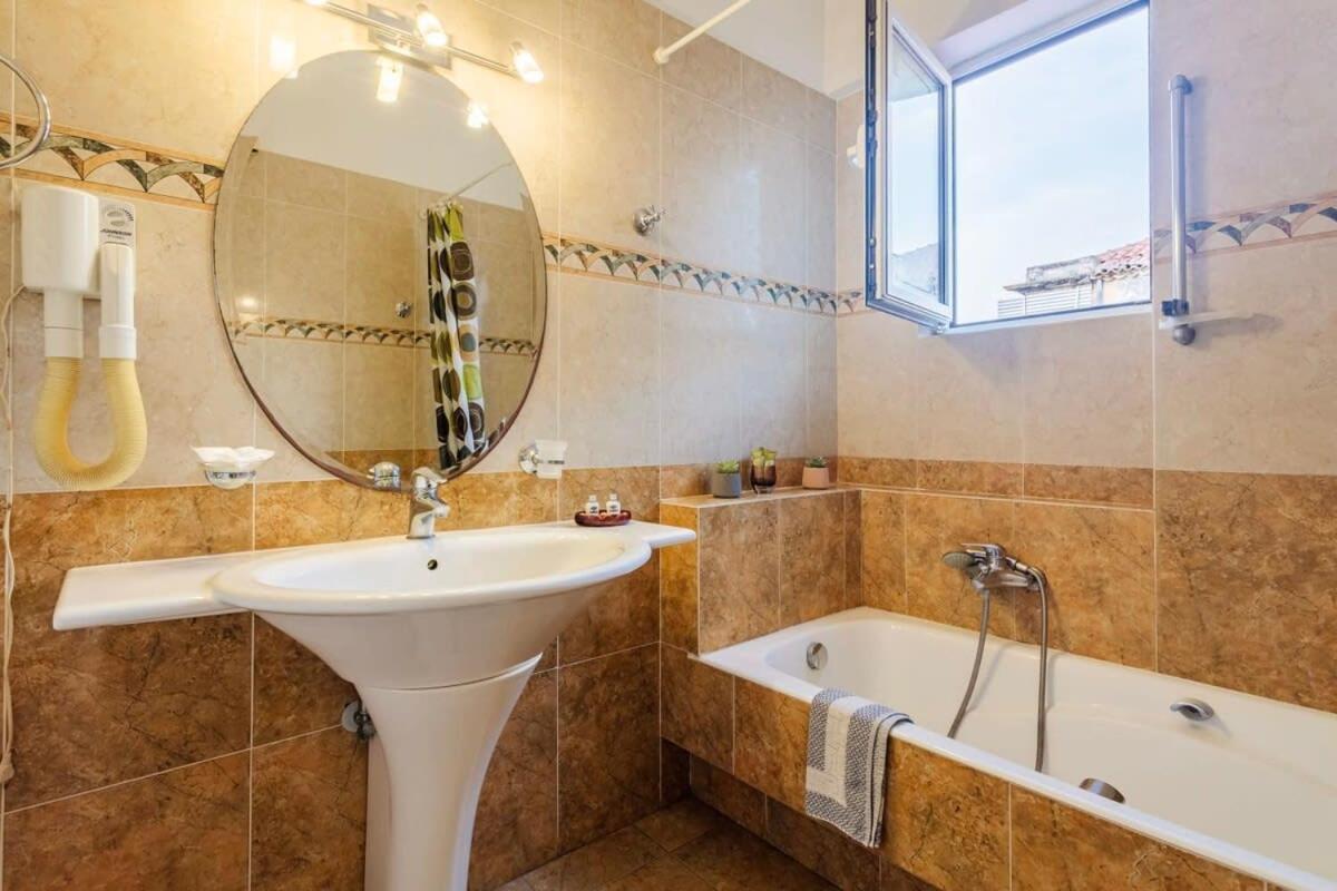 Spacious Urban Haven-Family Home, Perfect Location Kalamata Extérieur photo